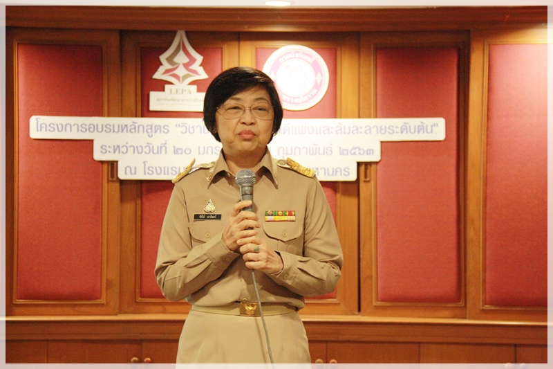 ﻿รองอธิบดีกรมบังคับคดีเป็นประธานในพิธีปิดโครงการฝึกอบรม  หลักสูตร 